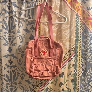 Fjallraven Kånken Mini in Coral